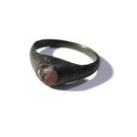 Старинное кольцо с красным камнем